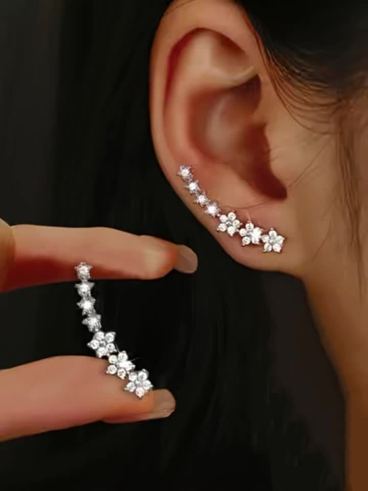 Lyxiga örhängen med blommig strass