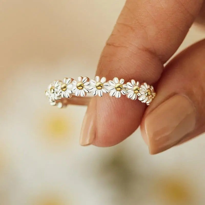 Silverring med prästkrage och handmålad emalj