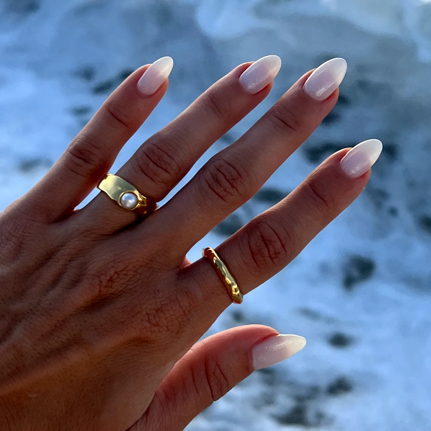 Elegant ring i naturlig guldpärla