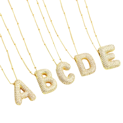 Halsband med bubbelbokstäver och initialer | Vitt guld