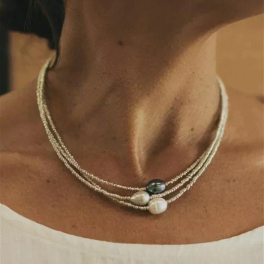 Halsband med sötvattenspärlor