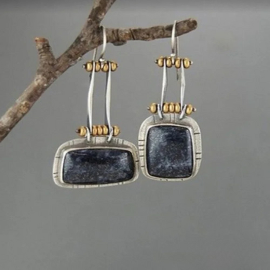 Tidlösa silverörhängen i vintage-stil