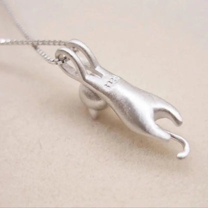 Halsband i 925 sterlingsilver med lekfull kattunge