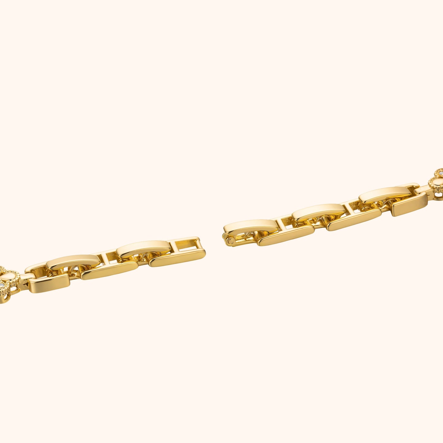 Guldfärgad utsmyckad armbandsklocka