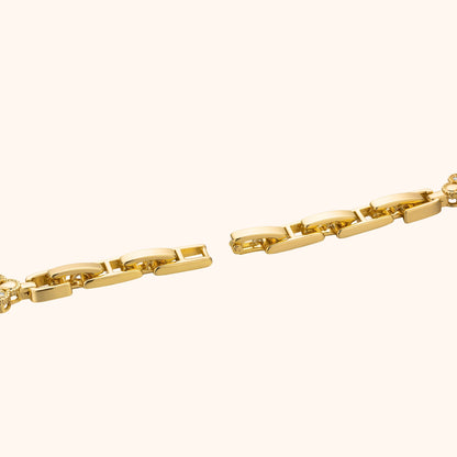Guldfärgad utsmyckad armbandsklocka