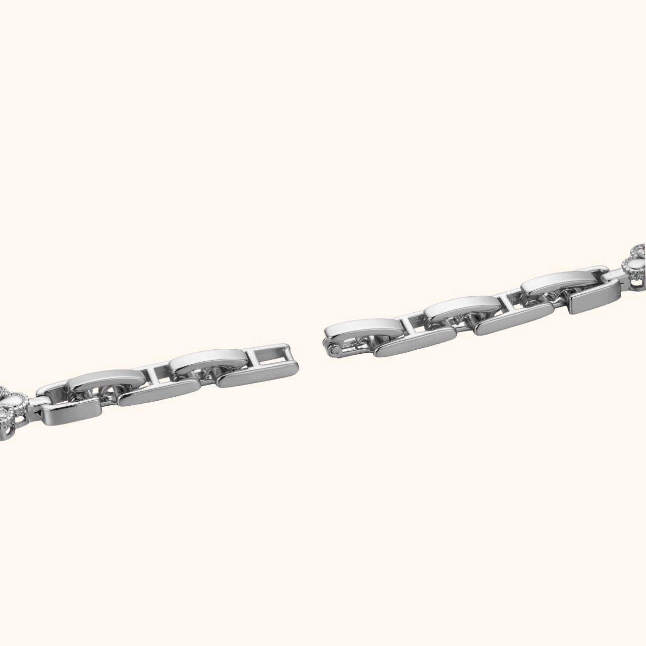 Silverfärgad blommig armbandsklocka