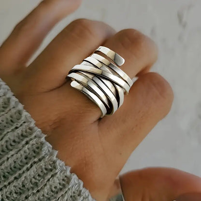 Elegant vintage silverring