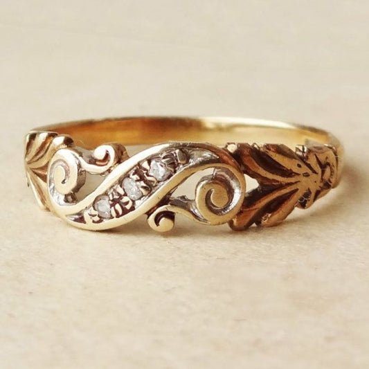 Ring med gyllene zirkoniasten i Ivy