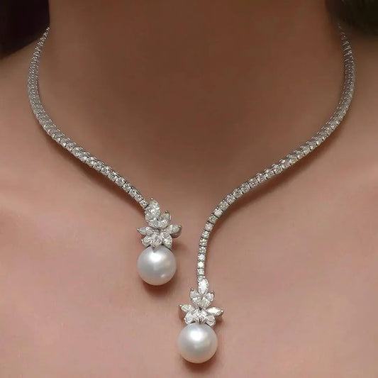 Halsband i silver med pärlor