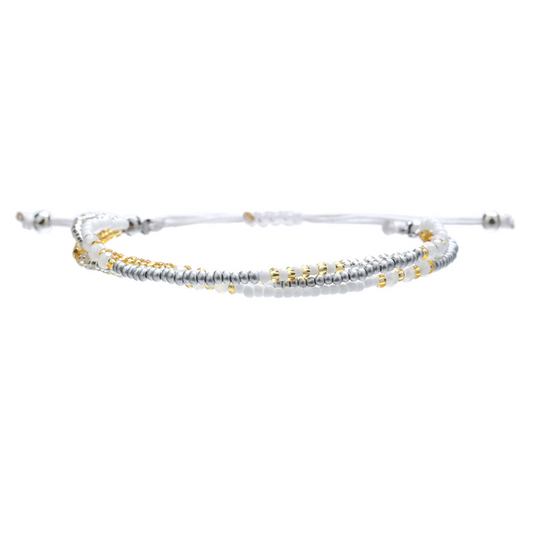 Set med vintageinspirerade armband 