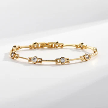 Elegant guldarmband med zirkoner