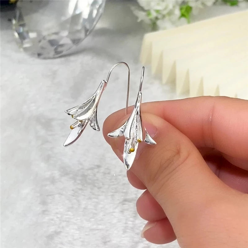 Eleganta silverörhängen med blommor 