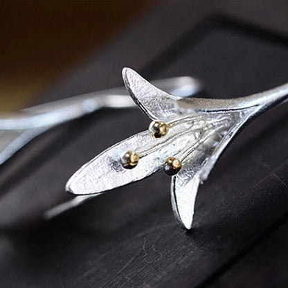 Eleganta silverörhängen med blommor 