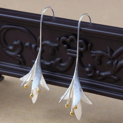 Eleganta silverörhängen med blommor 