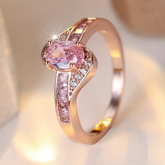 Exklusiv ring i rosékristallguld