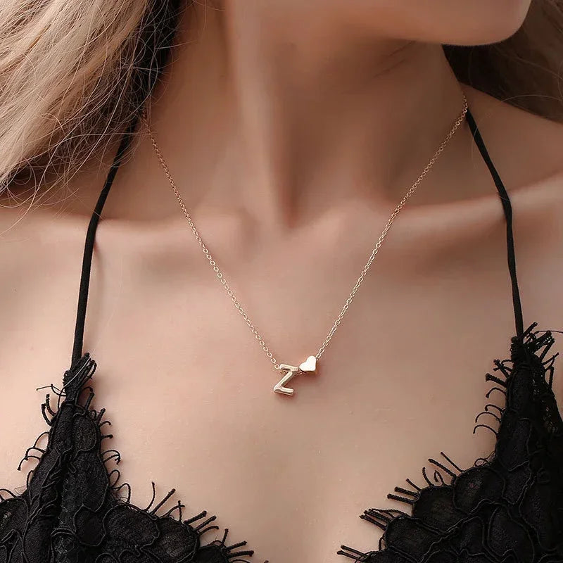 Halsband med gyllene hjärtan