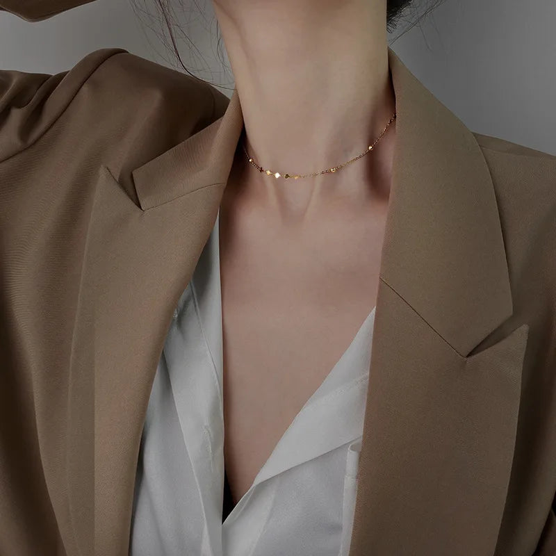 Minimalistiskt chokerhalsband 