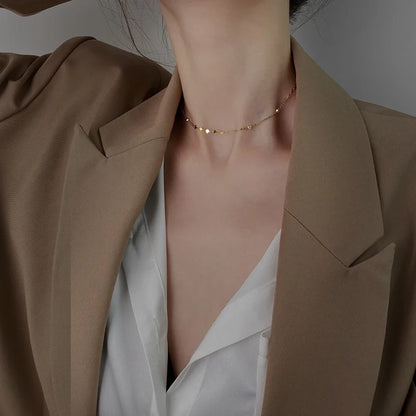 Minimalistiskt chokerhalsband 
