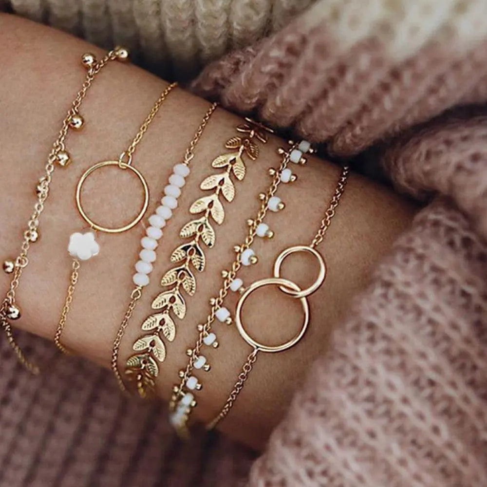 Charmigt guldfärgat boho armbandsset 