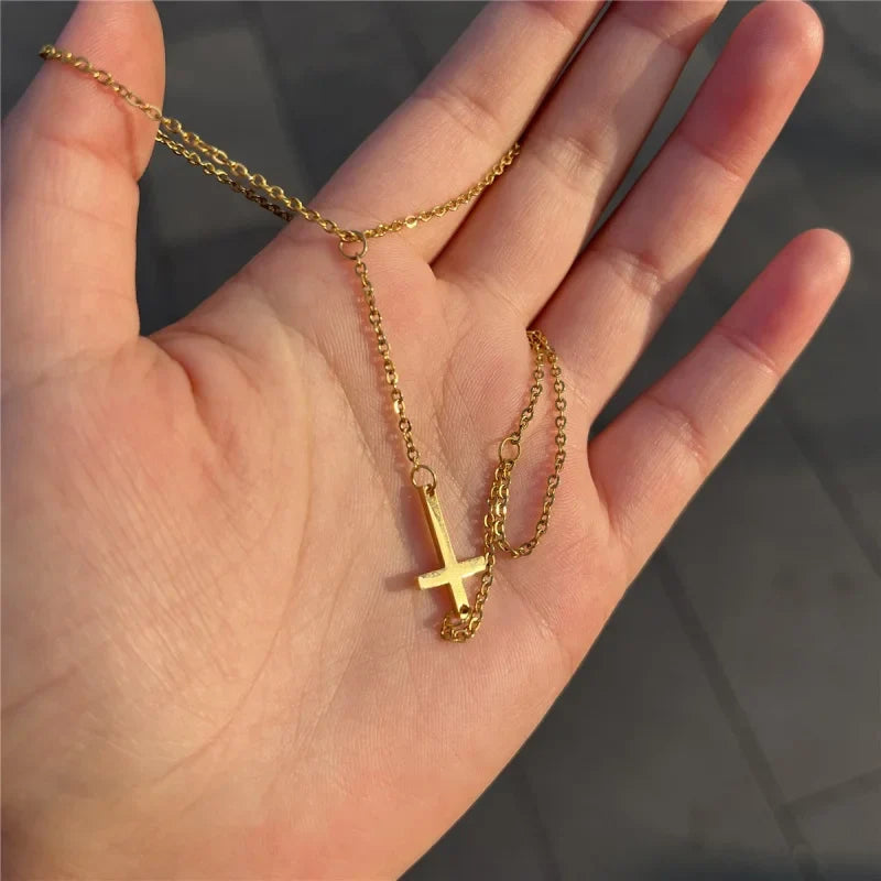 Armband med kors i guld