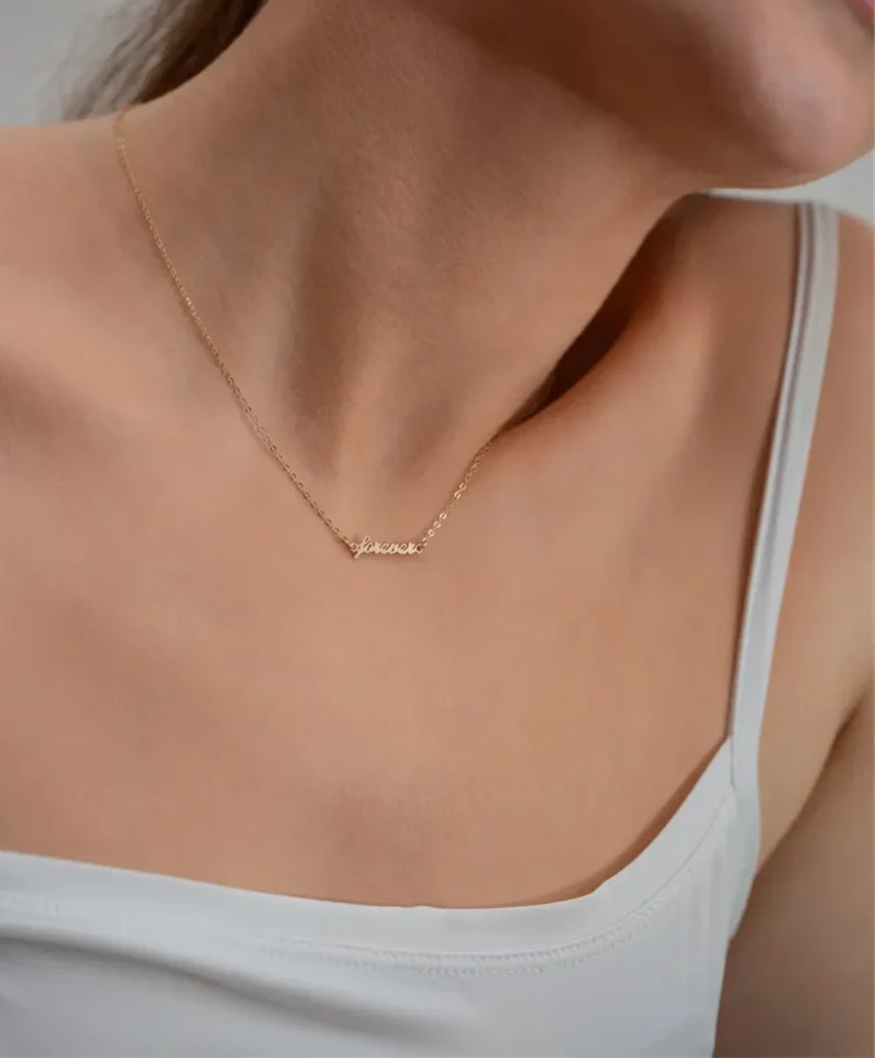 Gyllene halsband för evig kärlek