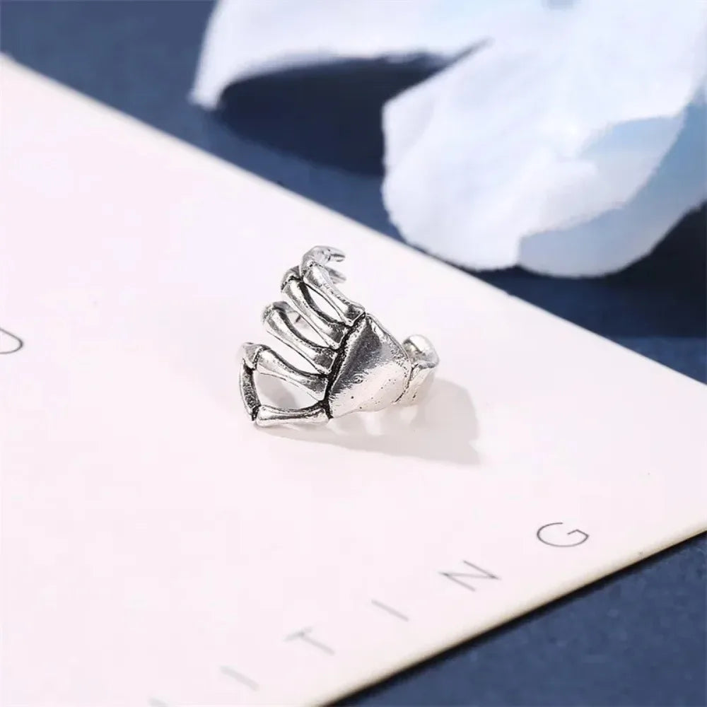 Bergqvist™ | Gothic Skeleton Hand Ear Cuff
