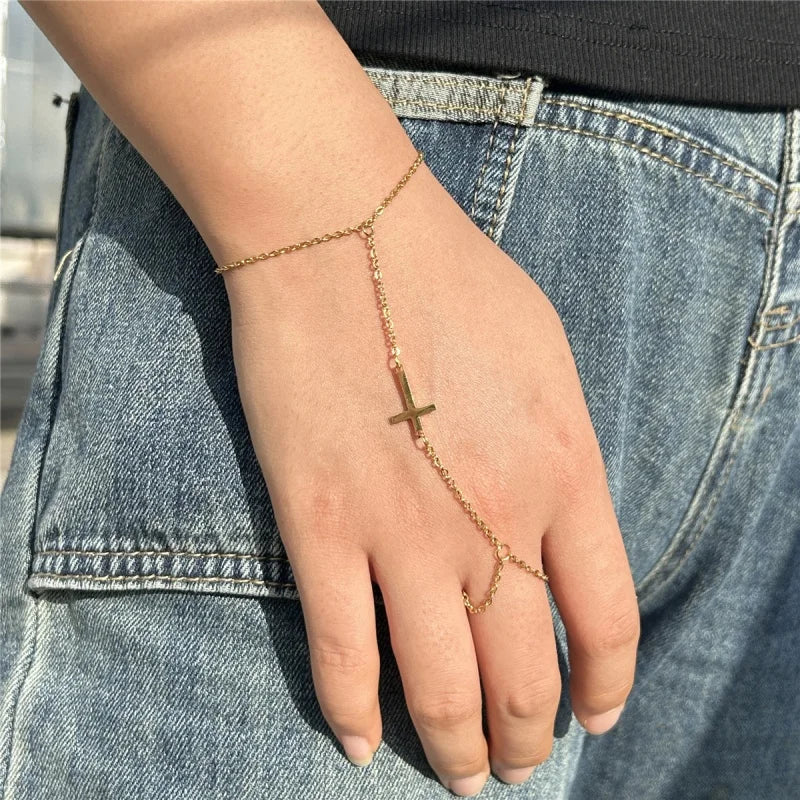 Armband med kors i guld