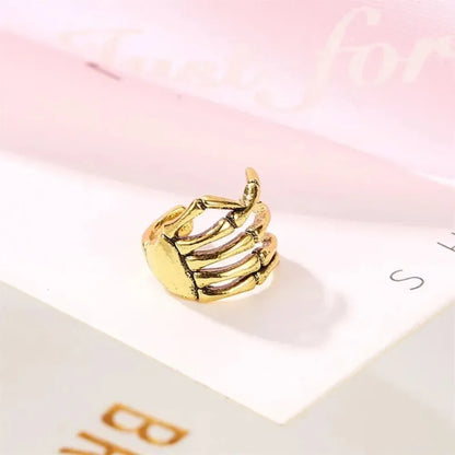 Bergqvist™ | Gothic Skeleton Hand Ear Cuff