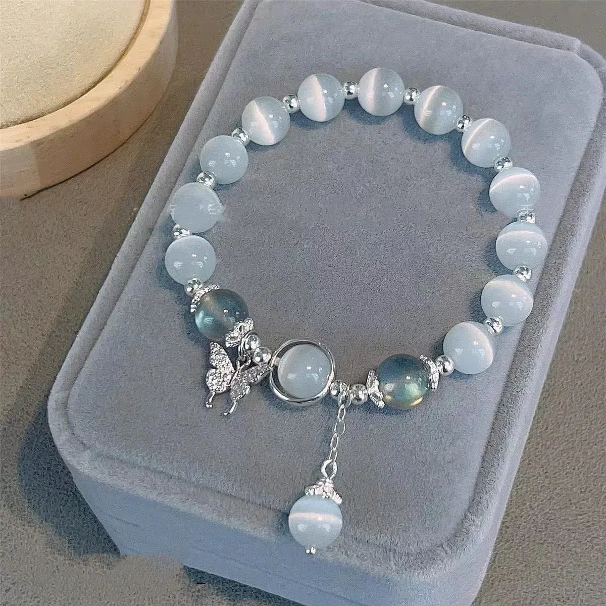 Armband med stjärntofs och kristall 