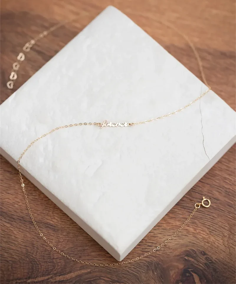 Gyllene halsband för evig kärlek