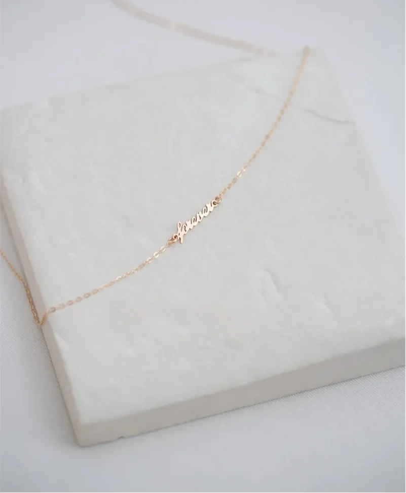 Gyllene halsband för evig kärlek
