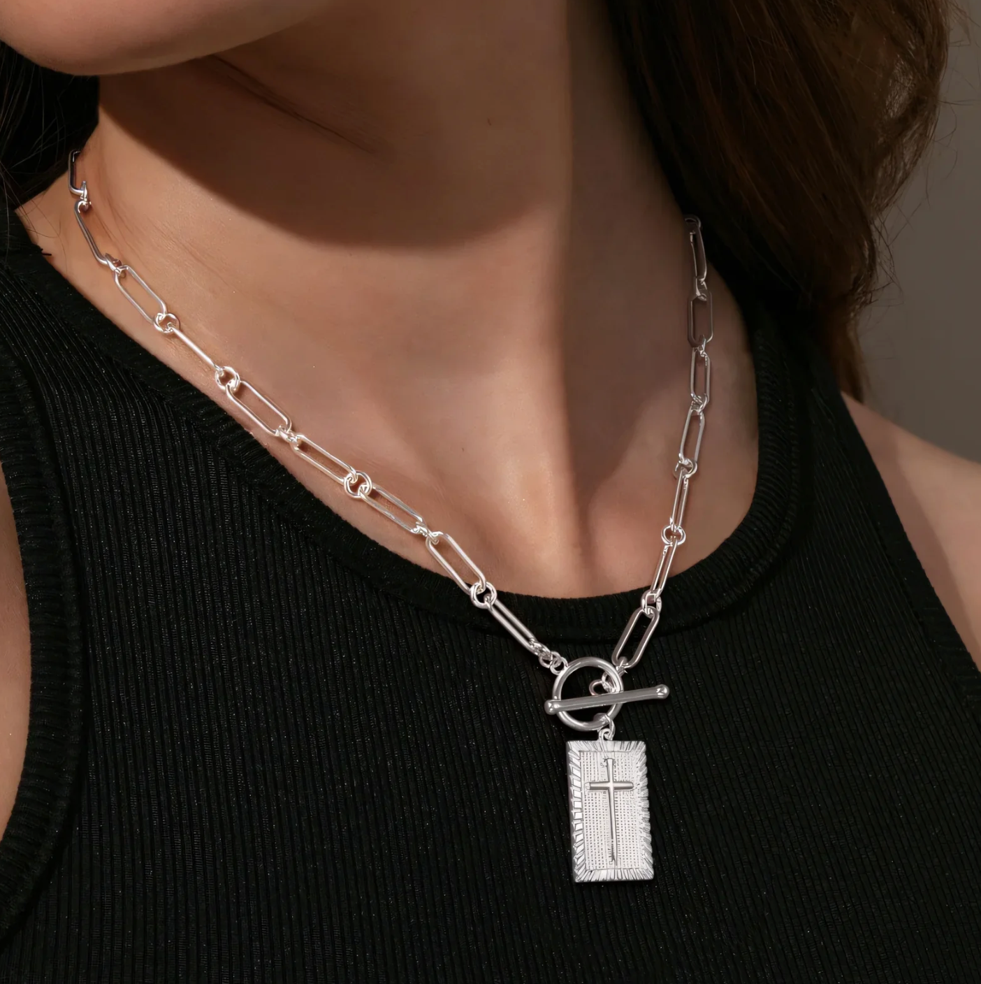 Unikt elegant korshalsband