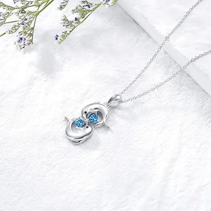 Halsband med opalblått delfinhänge 