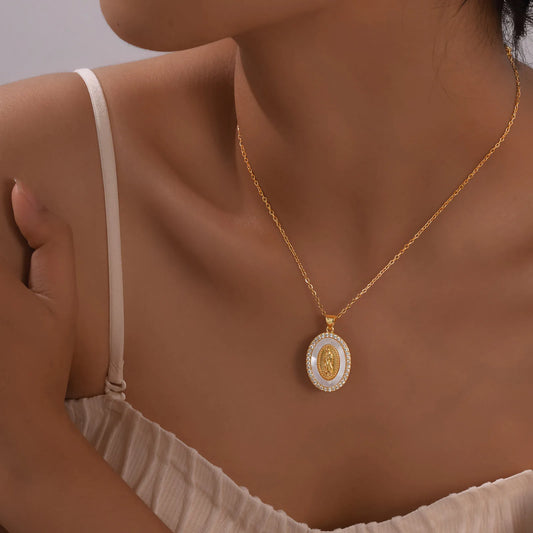 Guldfärgad Mary Oval Hänge Halsband