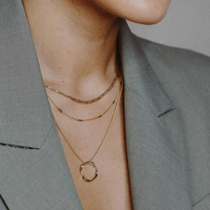 Öppen cirkel tre rader halsband | Guld