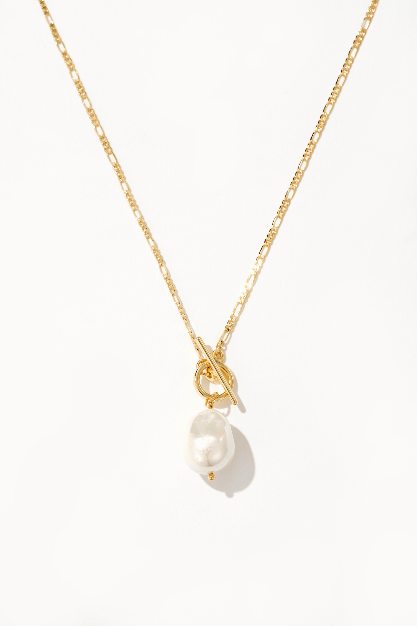 Elegant gyllene pärlhalsband