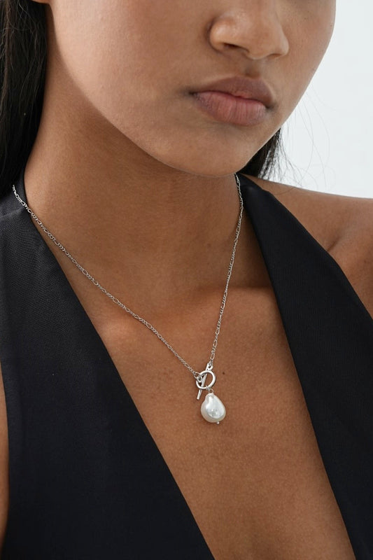 Elegant gyllene pärlhalsband