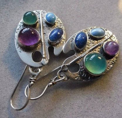 Flerfärgade stenörhängen i vintage-stil