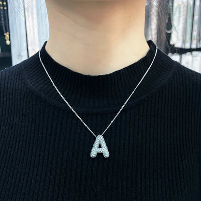 Halsband med bubbelbokstäver och initialer | Vitt guld