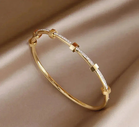 Elegant armband i klart guld 