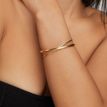 Armband med gyllene twist