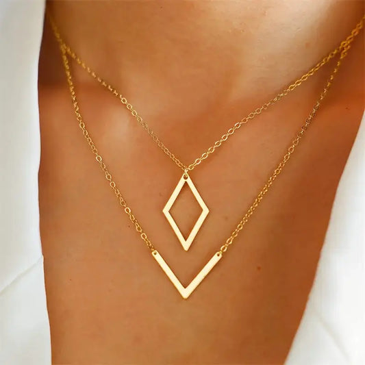 Elegant V-format hängehalsband med geometrisk design