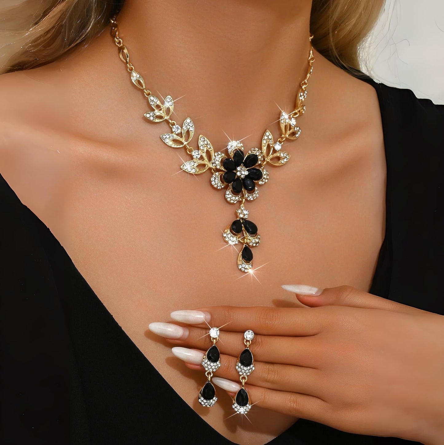 Castelle™ Halsband och örhängesset