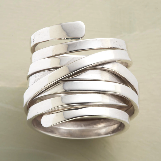 Elegant vintage silverring