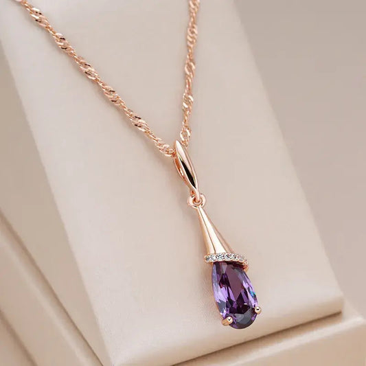 Elegant halsband av malvafärgade kristalldroppar