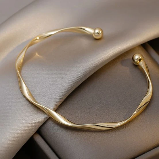 Elegant gyllene armband 