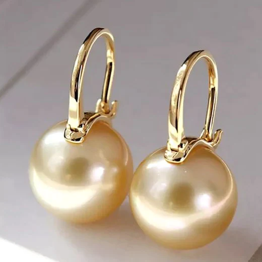 Eleganta örhängen i guld med pärlor