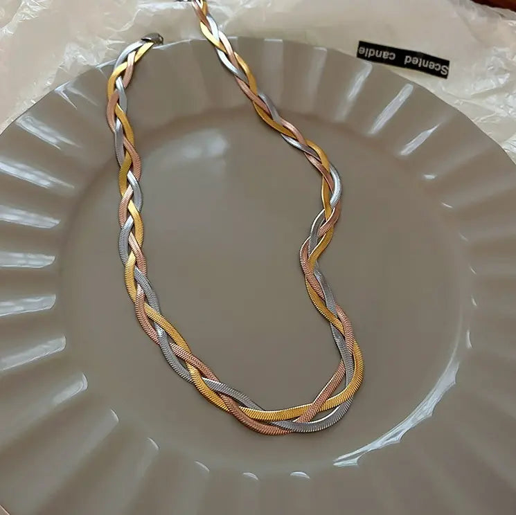 Elegant halsband i guld och silver