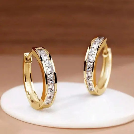 Eleganta örhängen i guld och kristall