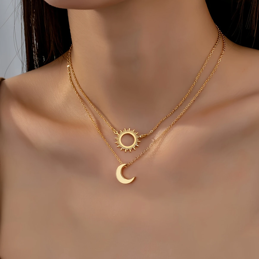 Halsband med sol och måne i lager i guld